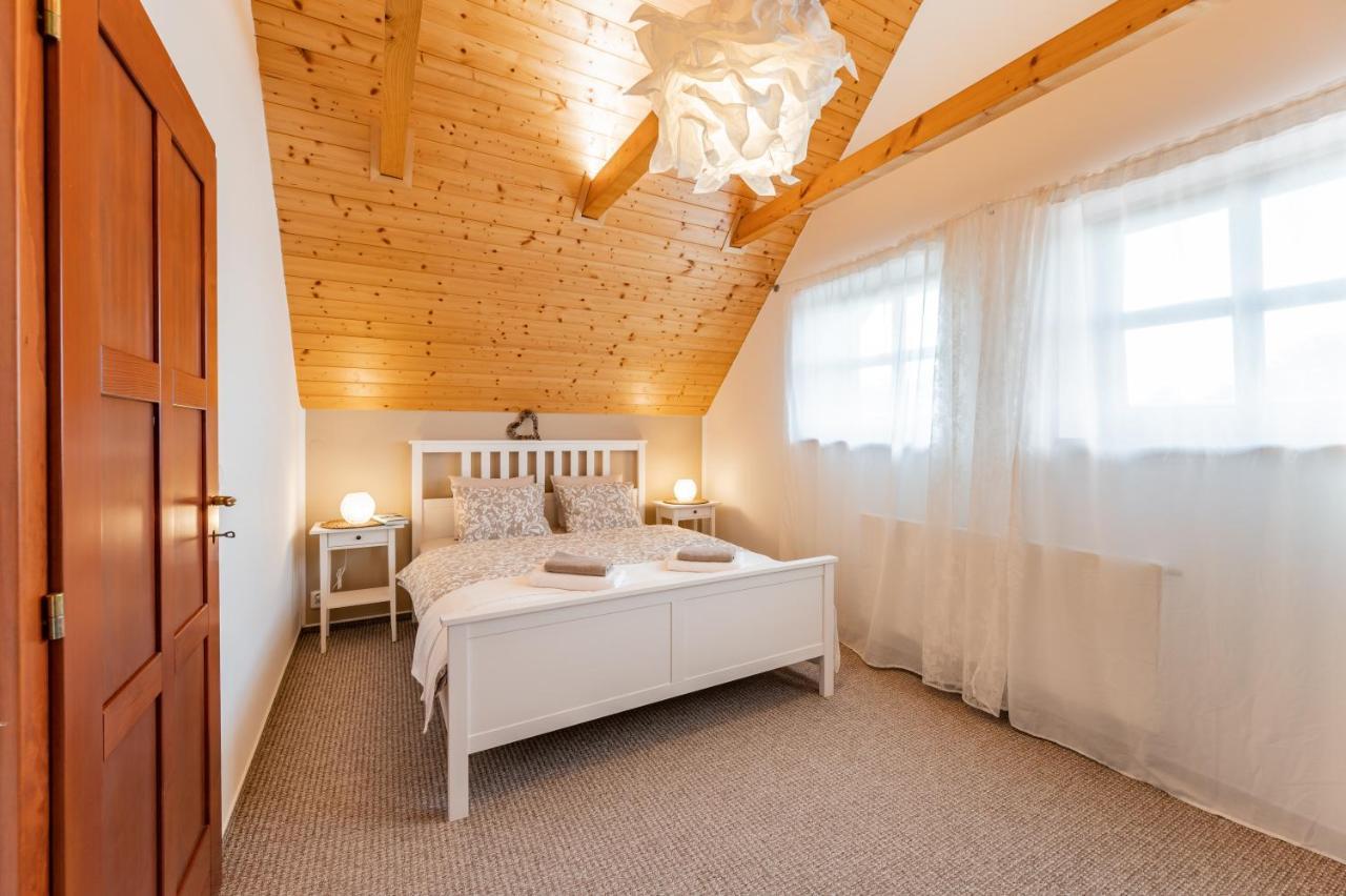 Chata Nad Lazenskym Udolim Luhačovice Exteriör bild